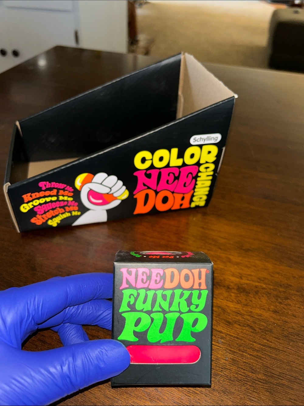 Needoh Funky Pup Color-Changing Putty — Pink and Green